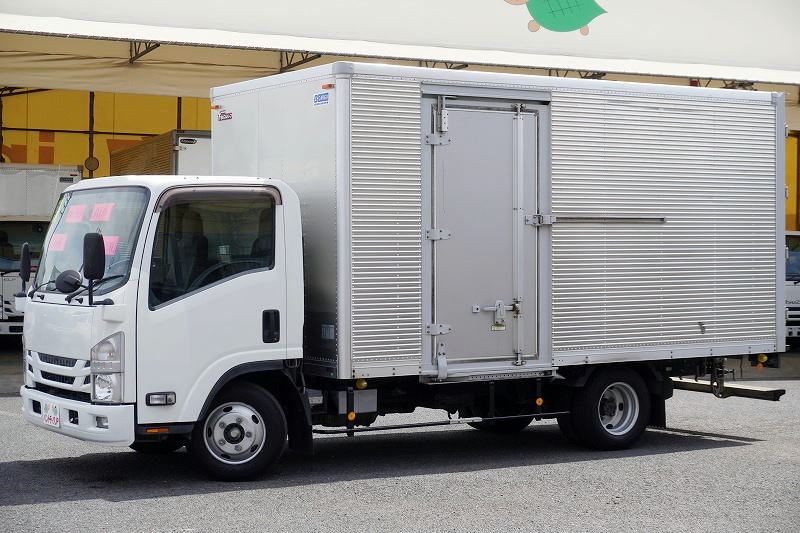 エルフ　「ワイドロング」　アルミバン　積載２０００ｋｇ　サイドドア　ラッシング２段　バックカメラ　ＥＴＣ２．０　フォグランプ　左電格ミラー　９０度ストッパー　日本フルハーフ製　ＡＴ車！