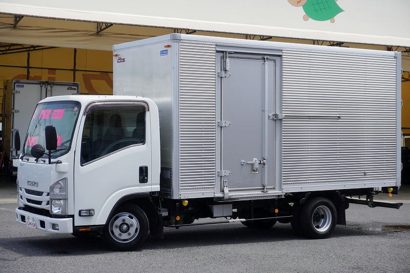 エルフ　「標準幅　ロング」　アルミバン　積載２０００ｋｇ　サイドドア　ラッシング２段　バックカメラ　社外ナビ　ＥＴＣ２．０　左電格ミラー　フォグランプ　９０度ストッパー　日本フルハーフ製　ＡＴ車！