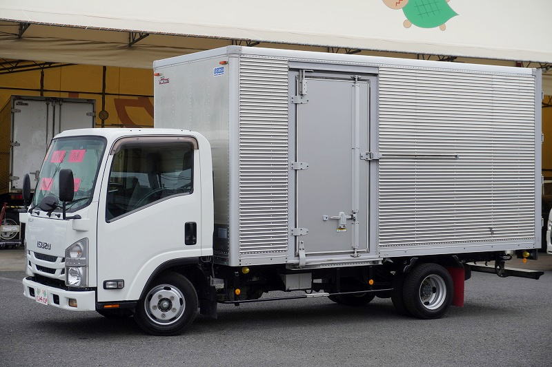 エルフ　「標準幅　ロング」　アルミバン　積載２０００ｋｇ　サイドドア　ラッシング２段　バックカメラ　社外ナビ　ＥＴＣ２．０　左電格ミラー　フォグランプ　９０度ストッパー　日本フルハーフ製　ＡＴ車！