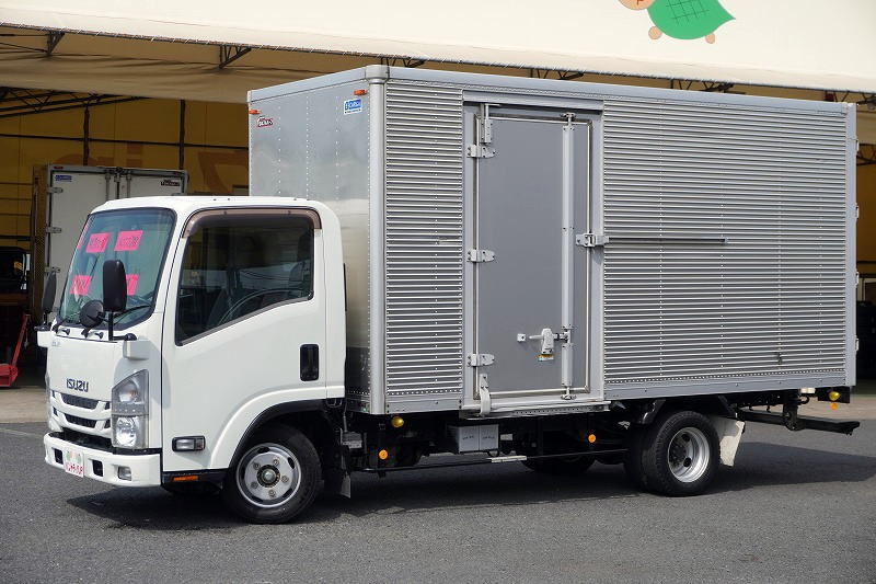 エルフ　「標準幅　ロング」　アルミバン　積載２０００ｋｇ　サイドドア　ラッシング２段　バックカメラ　社外ナビ　ＥＴＣ２．０　左電格ミラー　フォグランプ　９０度ストッパー　日本フルハーフ製　ＡＴ車！