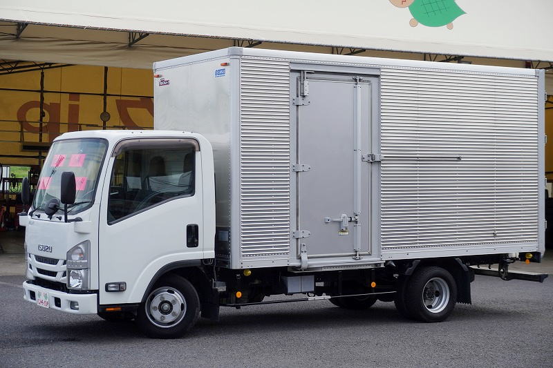 エルフ 「標準幅 ロング」 アルミバン 積載2000kg サイドドア ラッシング2段 バックカメラ 社外ナビ ETC2.0 左電格ミラー フォグランプ 90度ストッパー 日本フルハーフ製 AT車!フロント画像