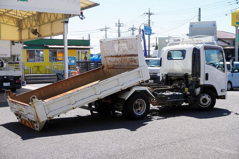 エルフ 「ワイド」 強化 ローダーダンプ 花見台製 三方開 積載3900kg ルーフキャリア 鳥居アングル補強 ダンプピン 坂道発進補助 フォグランプ 6速MT!フロント画像