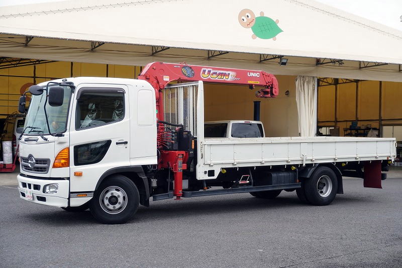 レンジャー　４トン　「標準幅　ベッド付き」　４段クレーン　積載２６００ｋｇ　古河ユニック製　ラジコン　フックイン　２．９３ｔ吊　５．５ｍ長　床フック４対　セイコーラック　鳥居金網張り＆下部鉄板張り　バックカメラ　社外ナビ　ＥＴＣ　坂道発進補助　６速ＭＴ！　車検「Ｒ９年３月まで！」程度良いです！フロント画像