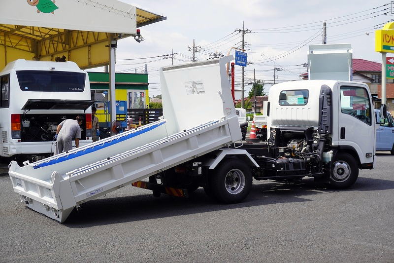 エルフ 「ワイド」 強化 ローダーダンプ 新明和製 手動コボレーン 三方開 積載3750kg ETC ダンプピン 坂道発進補助 フォグランプ 6速MT!フロント画像