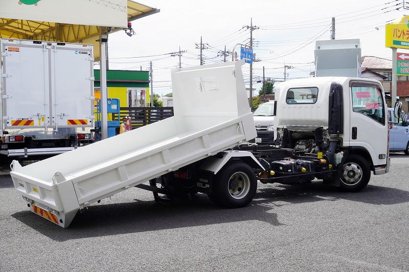 エルフ　「ワイド」　強化　ローダーダンプ　花見台製　三方開　積載３９００ｋｇ　スライド用ラジコン　ダンプピン　左電格ミラー　坂道発進補助　キーレス　フォグランプ　メッキパーツ　６速ＭＴ！