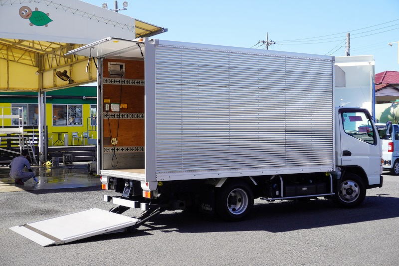 キャンター 「標準幅 セミロング」 アルミバン 積載2000kg サイドドア 跳ね上げ式 パワーゲート ラッシング3段 左電格ミラー バックカメラ 社外ナビ ETC 日本フルハーフ製 AT車!希少車!フロント画像