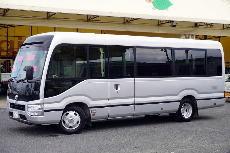 トヨタ　コースター　「ロング」　ＧＸ　マイクロバス　２４人乗り　自動ドア　リア観音ドア　「荷室スペース付き」　リーフサス　モケットシート　リクライニング　後席モニター　ナビ　バックカメラ　ＥＴＣ２．０　オートエアコン　左電格ミラー　非常ブレーキスイッチ　ワンオーナー　ＡＴ車　高年式！低走行！希少車！！　車検「Ｒ９年２月まで！」