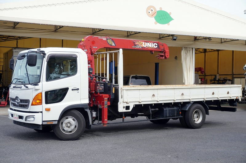 レンジャー　４トン　「標準幅　ベッドレス」　４段クレーン　積載２６００ｋｇ　古河ユニック製　５．４ｍ長　ラジコン　フックイン　２．９３ｔ吊　ロープ穴４対　床フック４対　ＥＴＣ　ＡＴ車！フロント画像