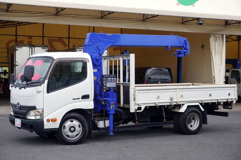 デュトロ 「標準幅 ロング」 4段クレーン 積載2000kg タダノ製 ラジコン フックイン 2.93t吊 鳥居下部鉄板張り セイコーラック ロープ穴4対 AT車!フロント画像