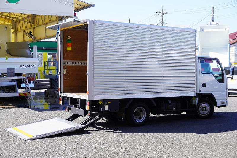 タイタン　「標準幅　セミロング」　アルミバン　積載１９００ｋｇ　サイドドア　跳ね上げ式　パワーゲート　ラッシング１段　全高約２．８ｍ　バックカメラ　ＥＴＣ　左電格ミラー　フォグランプ　北村製　ＡＴ車！準中型（５トン限定）免許対応！希少車！！