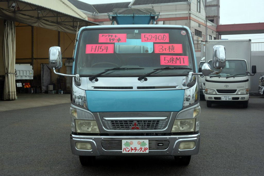 キャンター　コンクリートミキサー車　極東製　積載３０００ｋｇ　ドラム容量：２．５立米　混合容量：１．２立米　手動ホッパーカバー　水タンク　昇降ステップ　フォグランプ　メッキパーツ多数！５速ＭＴ！AK0