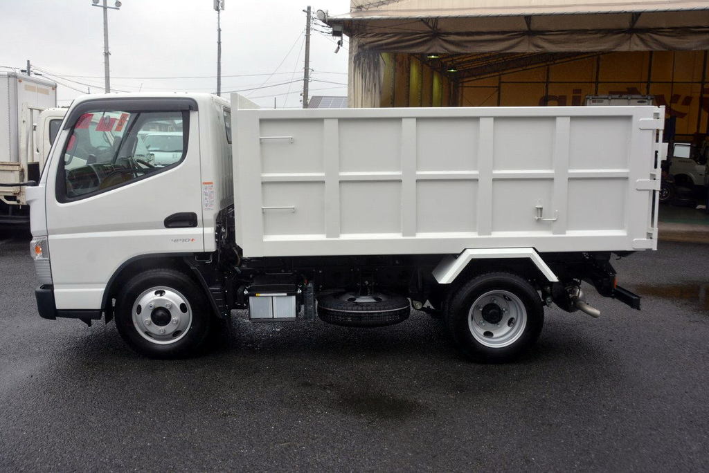 （未使用）　キャンター　強化　深ダンプ　積載２９５０ｋｇ　極東製　一方開　「土砂禁止」　車線逸脱警報　衝突軽減ブレーキ　左電格ミラー　坂道発進補助　キーレス　５速ＭＴ！　車検付「令和４年１０月」まで！ 04081