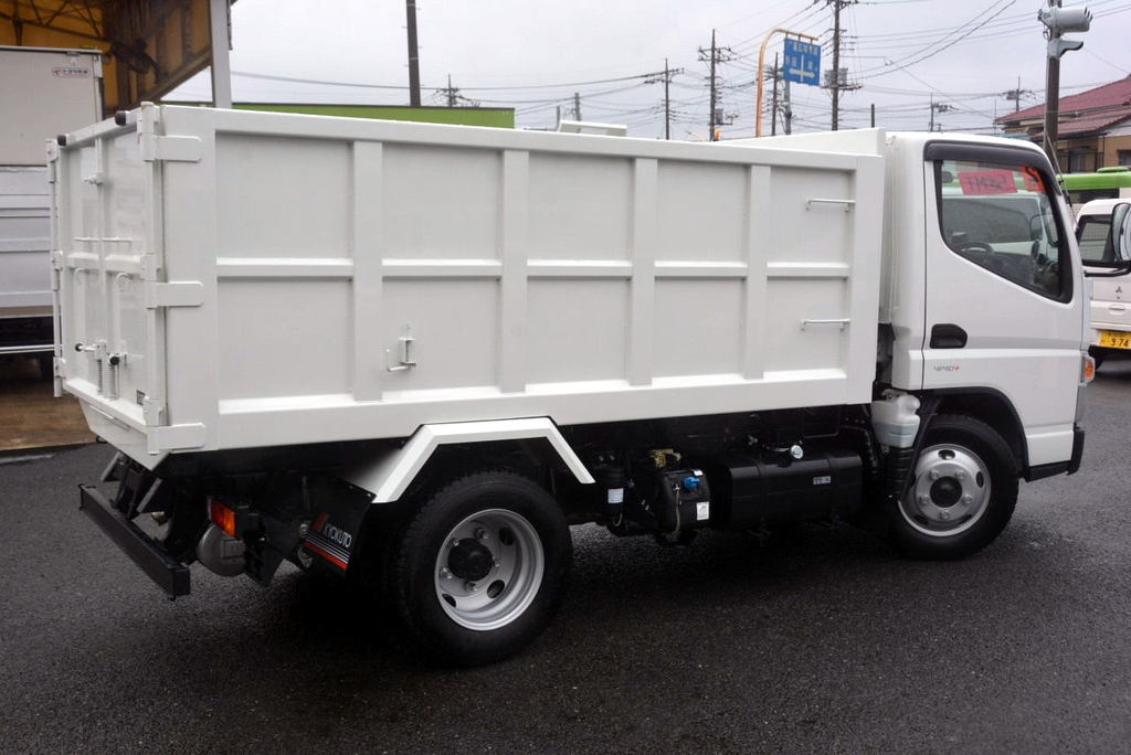 （未使用）　キャンター　強化　深ダンプ　積載２９５０ｋｇ　極東製　一方開　「土砂禁止」　車線逸脱警報　衝突軽減ブレーキ　左電格ミラー　坂道発進補助　キーレス　５速ＭＴ！　車検付「令和４年１０月」まで！ 04084