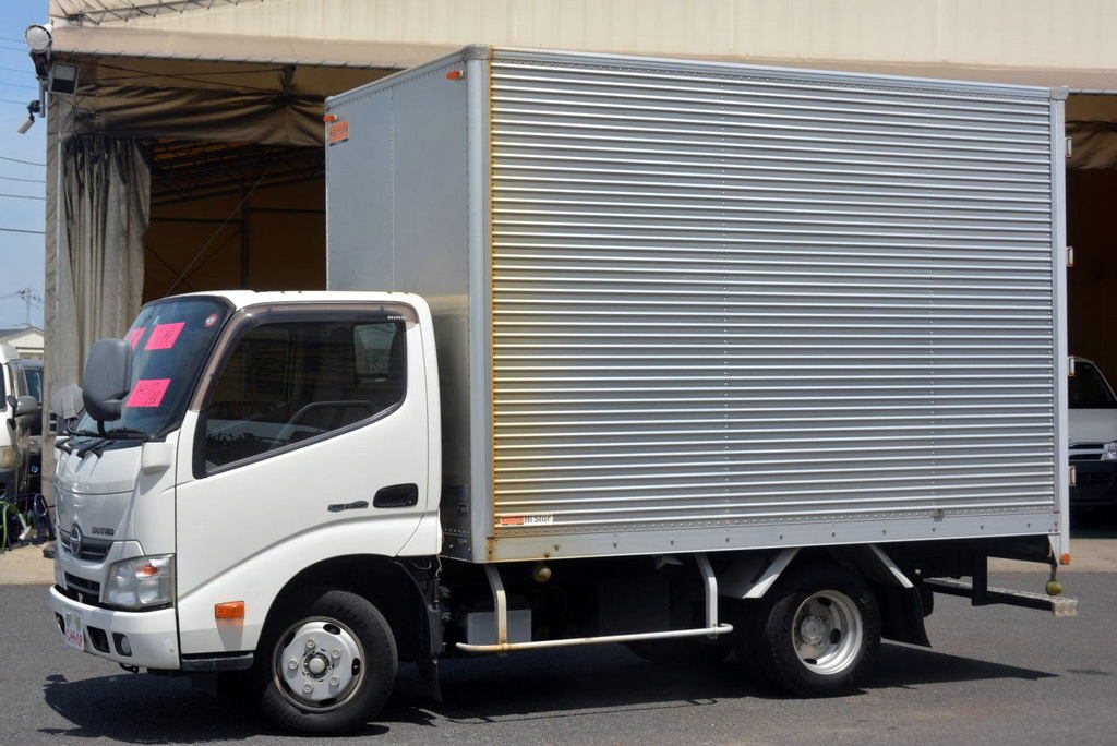 デュトロ　１０尺　アルミバン　積載２０００ｋｇ　トランテックス製　ラッシング１段　フルジャストロー　坂道発進補助　フォグランプ　９０度ストッパー　社外リアバンパー　ワンオーナー！５速ＭＴ！フロント画像