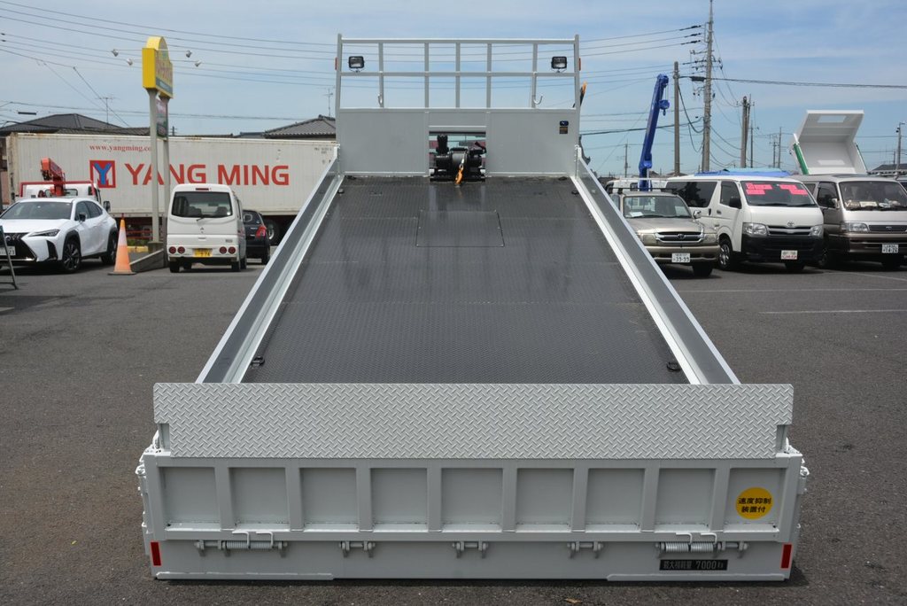 （未使用）　ファイター　増トン　「ワイド　ベッド付」　セーフティーローダー　積載７０００ｋｇ　古河ユニック製　ウインチ　手動アユミ板　フック６対　三方開　６速ＭＴ！　車検付「令和３年１１月」まで！33