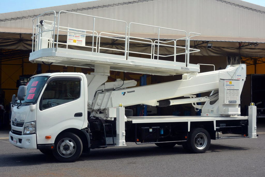 デュトロ　「ワイド超ロング」　高所作業車　タダノ製（ＡＴ－２００Ｓ）　スーパーデッキ　重荷重型　最大地上高１９．７ｍ　バケット積載荷重１０００ｋｇ　アワーメーター：２２５７．３ｈ　６速ＭＴ！フロント画像