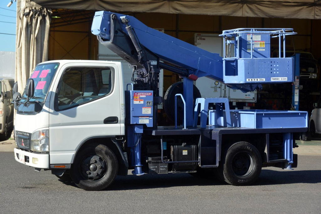 キャンター　高所作業車　タダノ製（ＡＴ－１００）　最大地上高９．９ｍ　鉄製バケット　バケット積載荷重２００ｋｇ　積載５００ｋｇ　アワーメーター：２７８６ｈ　左電格ミラー　坂道発進補助　ＥＴＣ　５速ＭＴ！ 0198フロント画像