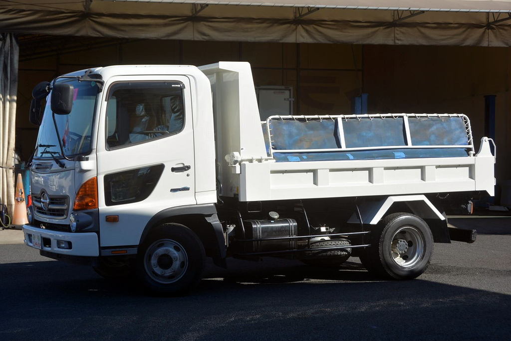 レンジャー　４トン　「ベッドレス」　強化ダンプ　一方開　極東製　積載３５００ｋｇ　電動コボレーン付き　鳥居アングル補強　ダンプピン　ＥＴＣ　ＡＴ車！フロント画像