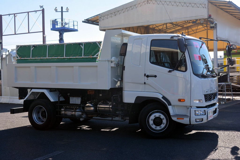 （未使用）　ファイター　増々トン　「ベッド付き」　土砂ダンプ　積載７９００ｋｇ　極東製　一方開　電動コボレーン　衝突軽減ブレーキ　車線逸脱警報　アドブルー　６速ＭＴ！　3