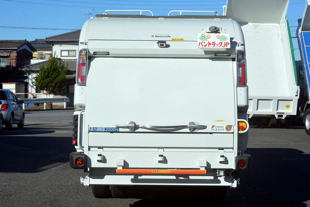 （未使用）　キャンター　パッカー車　プレス式　極東製　積載２０００ｋｇ　連続動作　４．３立米　汚水タンク　バックカメラ　ラダー　フォグランプ　５速ＭＴ！車検「Ｒ４年１２月まで！」4