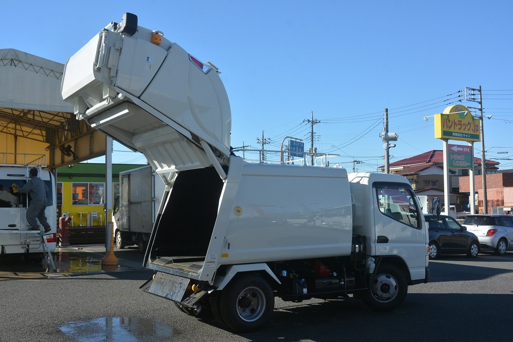 （未使用）　キャンター　パッカー車　プレス式　極東製　積載２０００ｋｇ　連続動作　４．３立米　汚水タンク　バックカメラ　ラダー　フォグランプ　５速ＭＴ！車検「Ｒ４年１２月まで！」23