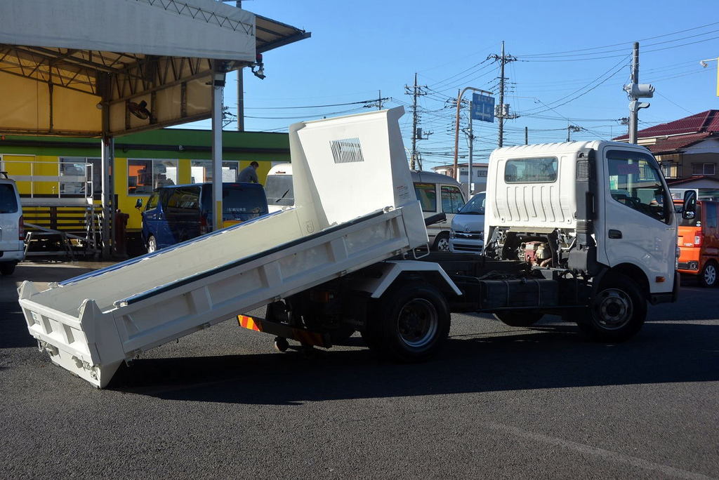 デュトロ　「ワイド」　強化　ローダーダンプ　新明和製　積載３６５０ｋｇ　三方開　手動コボレーン　ダンプピン　ラジコン　ＥＴＣ　左電格ミラー　６速ＭＴ！フロント画像