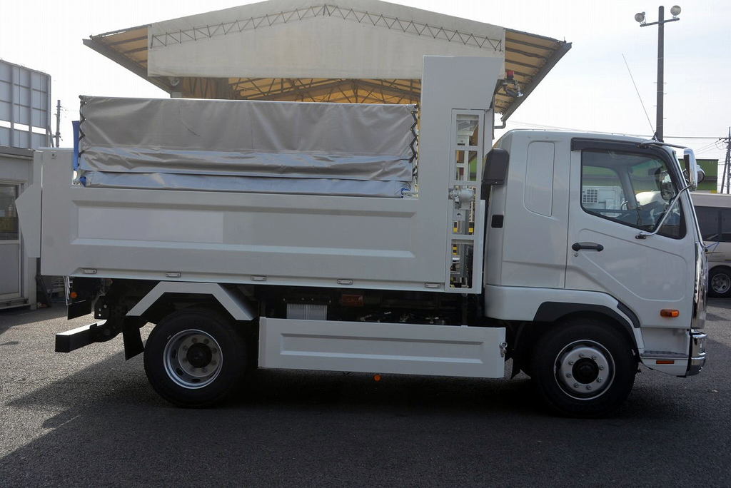 （未使用）　ファイター　増トン　「ベッド付き」　土砂ダンプ　新明和製　一方開　積載７０００ｋｇ　電動コボレーン　鳥居ハシゴ付き　ＥＴＣ　オートエアコン　坂道発進補助　メッキパーツ　６速ＭＴ！2