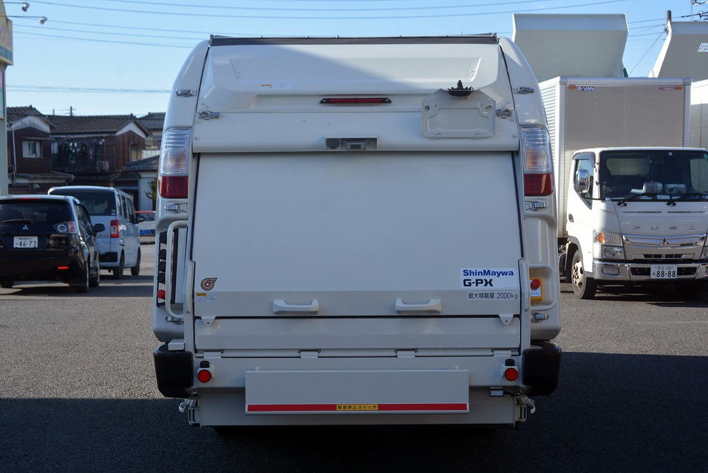 （未使用）　デュトロ　パッカー車　プレス式　積載２０００ｋｇ　新明和製　４．３立米　連続動作　バックカメラ　汚水タンク　防臭扉　電動パーキングブレーキ　フォグランプ　６速ＭＴ！車検「Ｒ５年６月まで！」2