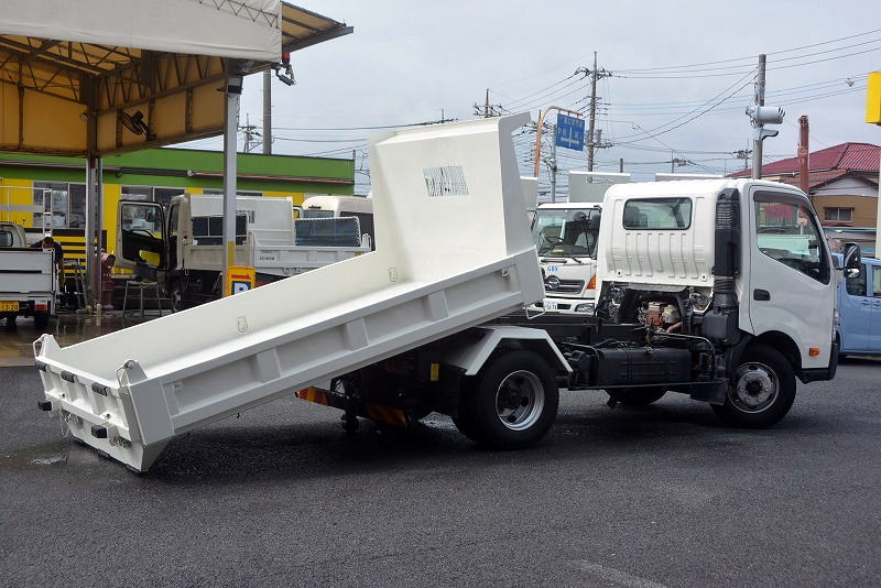 デュトロ　「ワイド」　強化　ローダーダンプ　新明和製　積載３６５０ｋｇ　一方開　スライド用ラジコン　ダンプピン　６速ＭＴ！フロント画像