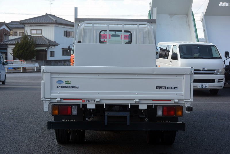 エルフ　「標準幅　ロング」　平ボディー　積載２０００ｋｇ　三方開　フルフラットロー　セイコーラック　鳥居下部鉄板張り　床フック３対　鳥居ツノ出し　左電格ミラー　坂道発進補助　社外ナビ　ＥＴＣ　５速ＭＴ！2