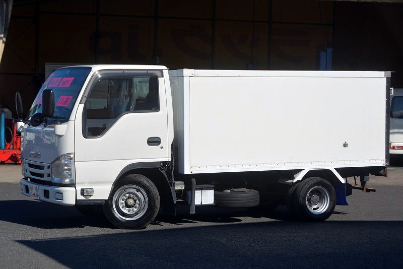 エルフ　「標準幅　ショート」　冷蔵冷凍車　積載１５００ｋｇ　低箱　東プレ製　－３０度設定　フラットロー　キーストン　ラッシング１段　エアリブ　バックカメラ　ＥＴＣ　５速ＭＴ！　AKフロント画像