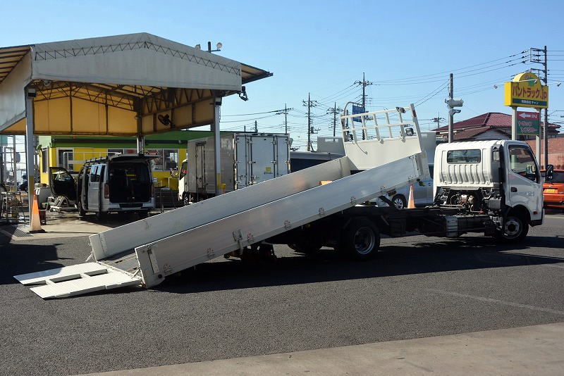 デュトロ　「ワイド超ロング」　セーフティーローダー　一般用　積載３５００ｋｇ　古河ユニック製　ラジコン　アルミブロック　セイコーラック　床フック７対　ＥＴＣ　左電格ミラー　５．５ｍ長　６速ＭＴ！フロント画像