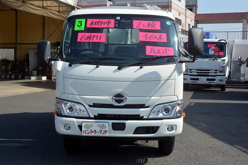 （未使用）　デュトロ　パッカー車　プレス式　積載２０００ｋｇ　新明和製　４．６立米　連続動作　汚水タンク　防臭扉　バックカメラ　クリアランスソナー　電動パーキングブレーキ　衝突軽減ブレーキ　６速ＭＴ！車検「Ｒ５年５月まで！」0