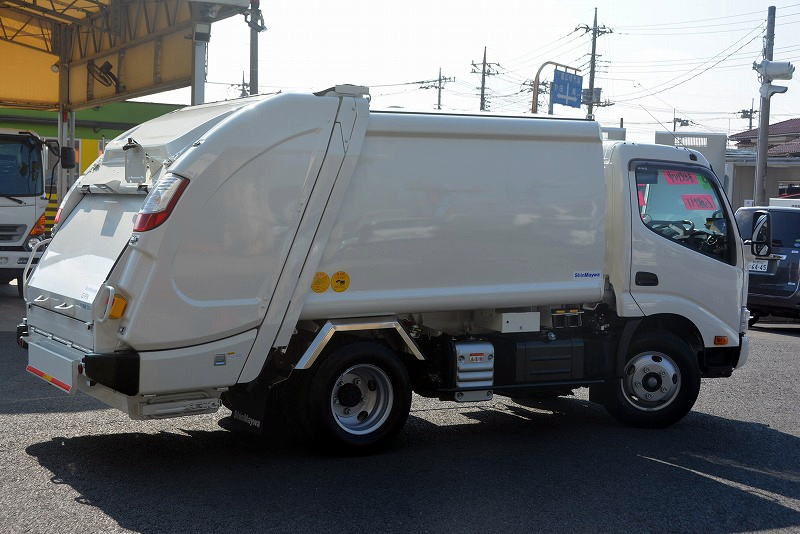 （未使用）　デュトロ　パッカー車　プレス式　積載２０００ｋｇ　新明和製　４．６立米　連続動作　汚水タンク　防臭扉　バックカメラ　クリアランスソナー　電動パーキングブレーキ　衝突軽減ブレーキ　６速ＭＴ！車検「Ｒ５年５月まで！」6