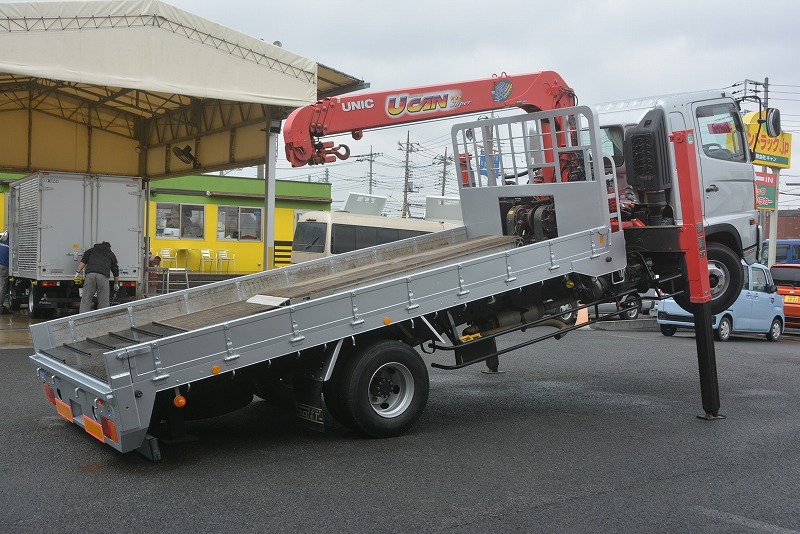 レンジャー　４トン　「標準幅　ベッド付き」　４段セルフクレーン　古河ユニック製　積載１６００ｋｇ　ウインチ付き　クレーン用ラジコン　フックイン　差し違いアウトリガー　角足　２．９３ｔ吊　坂道発進補助　アユミ板付き　ヤマダボデー製造りボディー　回送仕様！ワンオーナー！６速ＭＴ！ 16