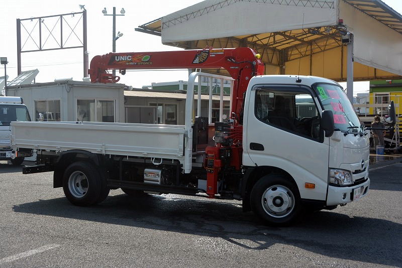 （未使用）　デュトロ　「標準幅　ロング」　４段クレーン　古河ユニック製　積載３０００ｋｇ　ラジコン　フックイン　２．９３ｔ吊　差し違いアウトリガー　セイコーラック　バックカメラ　坂道発進補助　左電格ミラー　クリアランスソナー　電動パーキングブレーキ　６速ＭＴ！車検「Ｒ５年６月まで！」4