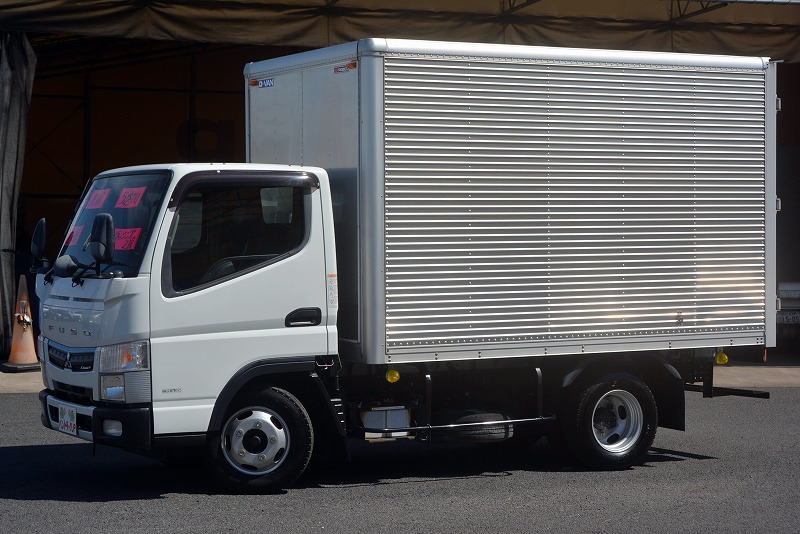 キャンター　１０尺　アルミバン　積載２０００ｋｇ　パブコ製　ラッシング２段　ＥＴＣ　左電格ミラー　フォグランプ　５速ＭＴ！フロント画像