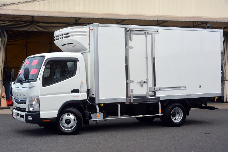 （未使用）　キャンター　「ワイドロング」　冷蔵冷凍車　サイドドア　積載３０００ｋｇ　菱重製　－３０度設定　エアリブ　荷台床シマ板張り　車線逸脱警報　衝突軽減ブレーキ　　フォグランプ　５速ＭＴ！ 0598