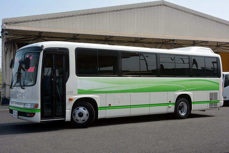 メルファ　デラックス　送迎バス　５３人乗り　４５座席　立ち席有り　総輪エアサス　折り戸式自動ドア　バックカメラ　６速ＭＴ！フロント画像