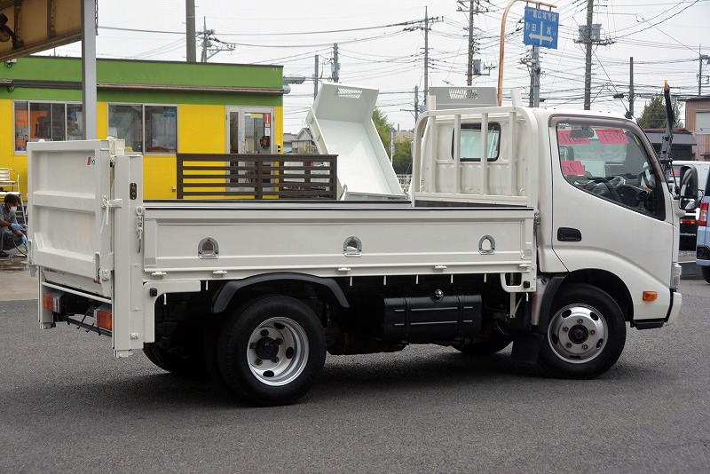 デュトロ　「標準幅　ショート」　平ボディー　大型垂直パワーゲート付き　積載２０００ｋｇ　三方開　ロープ穴３対　床フック３対　荷台一部鉄板張り　フォグランプ　左電格ミラー　ＥＴＣ　坂道発進補助　５速ＭＴ！準中型（５トン限定）免許対応！6