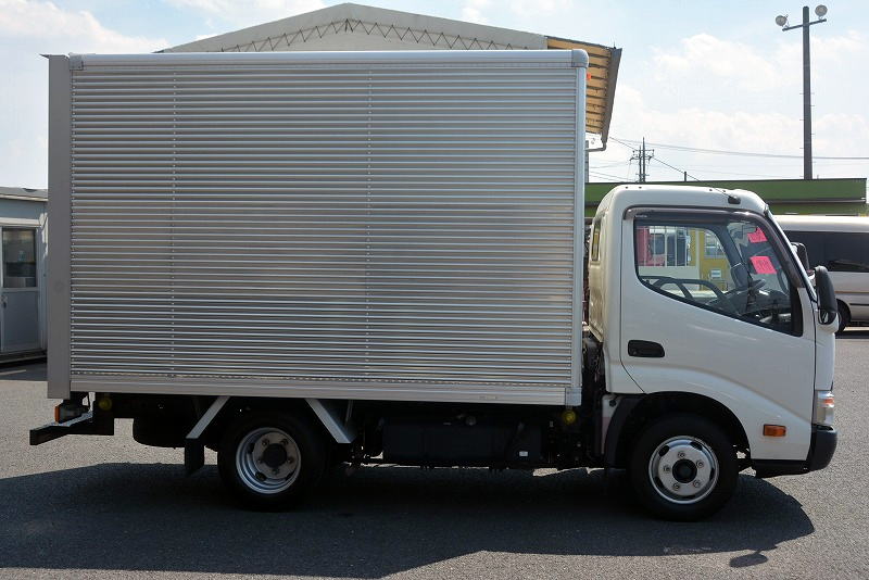 ダイナ　１０尺　アルミバン　ガソリン車　積載２０００ｋｇ　全低床　サイドドア　リアシャッター扉　バックカメラ　社外ナビ　坂道発進補助　北村製　５速ＭＴ！3