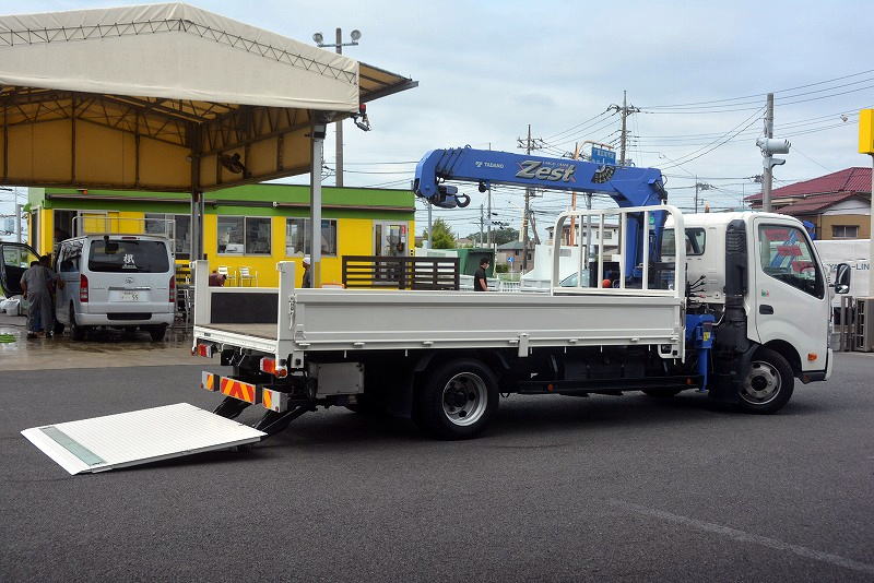 ダイナ　「ワイド超ロング」　４段クレーン　積載３０００ｋｇ　タダノ製　ラジコン　２．６３ｔ吊　フックイン　極東製アーム式パワーゲート付き　セイコーラック　床フック３対　ＥＴＣ　左電格ミラー　荷台板二重張り　フォグランプ　キーレス　ワンオーナー！ＡＴ車！希少車！フロント画像