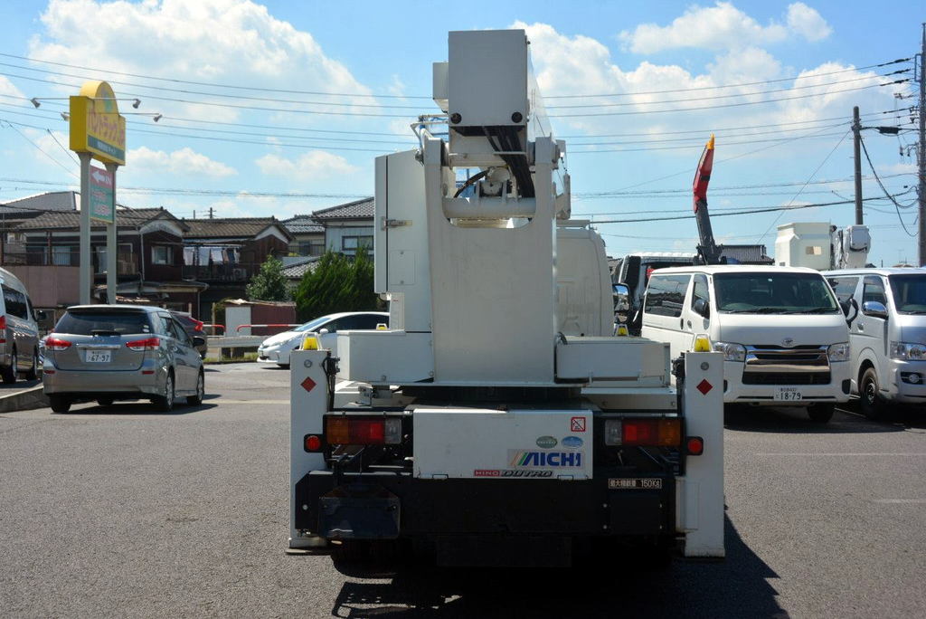 デュトロ　高所作業車　アイチ製（ＳＫ１７Ａ）　最大地上高１７．１ｍ　鉄製バケット　バケット積載荷重２００ｋｇ　積載１５０ｋｇ　６速ＭＴ　124022