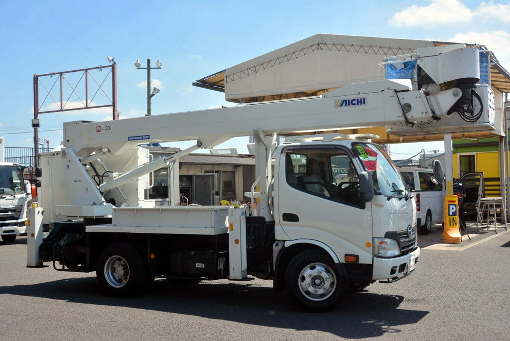 デュトロ　高所作業車　アイチ製（ＳＫ１７Ａ）　最大地上高１７．１ｍ　鉄製バケット　バケット積載荷重２００ｋｇ　積載１５０ｋｇ　６速ＭＴ　124023