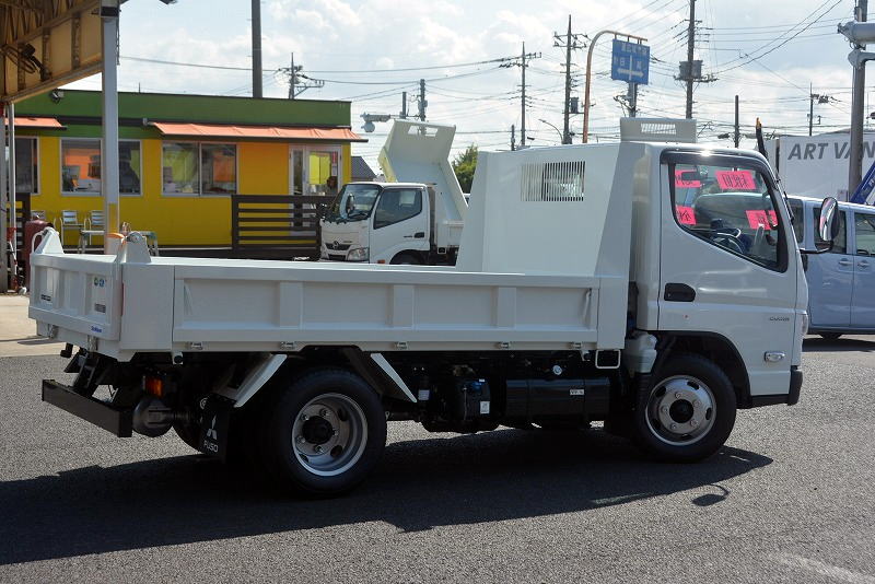 （未使用）　キャンター　強化ダンプ　新明和製　積載３０００ｋｇ　三方開　全低床　左電格ミラー　スマートキー　ＬＥＤヘッドライト　衝突軽減ブレーキ　車線逸脱警報　５速ＭＴ！車検「Ｒ６年３月まで！」6