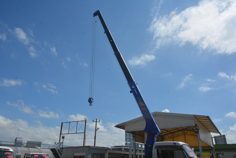 （未使用）　デュトロ　「標準幅　ロング」　４段クレーン　タダノ製　積載２０００ｋｇ　ラジコン　フックイン　２．６３ｔ吊　セイコーラック　クリアランスソナー　左電格ミラー　バックカメラ　ＥＴＣ２．０　坂道発進補助　衝突軽減ブレーキ　車線逸脱警報　電動パーキングブレーキ　６速ＭＴ！車検「Ｒ６年１月まで！」22