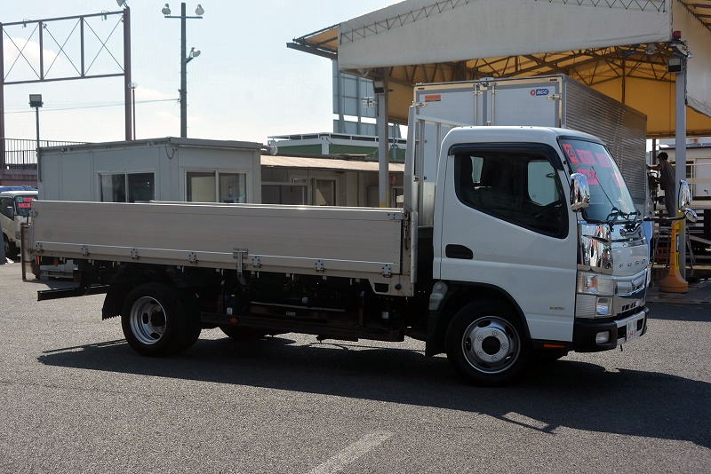 キャンター　「標準幅　ロング」　平ボディー　アルミブロック　積載３０００ｋｇ　三方開　全低床　鳥居下部鉄板張り　セイコーラック　ＥＴＣ　左電格ミラー　ＨＩＤヘッドライト　メッキパーツ　フォグランプ　５速ＭＴ！車検「Ｒ５年８月まで！」　AK4