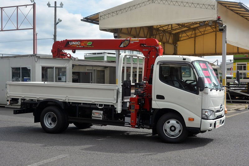 （未使用）　デュトロ　「標準幅　ロング」　４段クレーン　古河ユニック製　積載３０００ｋｇ　ラジコン　フックイン　２．９３ｔ吊　差し違いアウトリガー　セイコーラック　バックカメラ　左電格ミラー　クリアランスソナー　坂道発進補助　ＬＥＤヘッドライト　６速ＭＴ！車検「Ｒ５年９月まで！」4