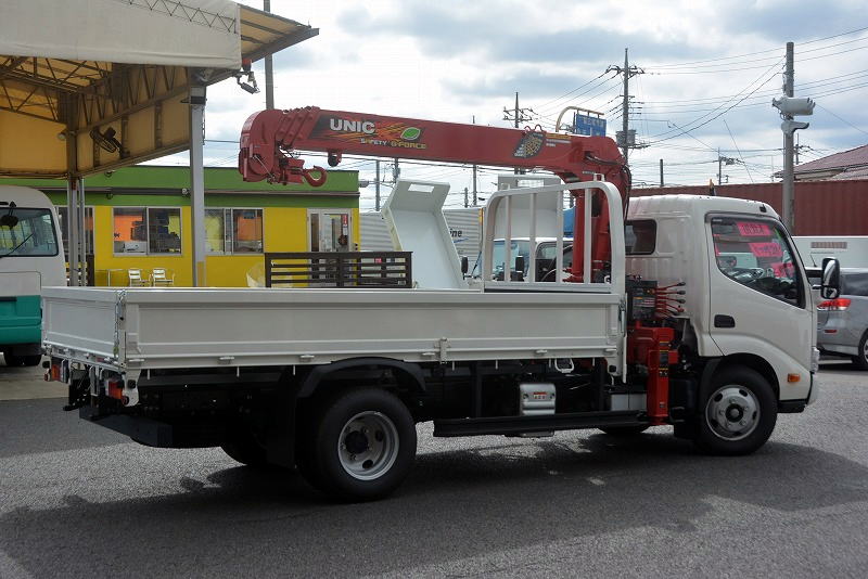 （未使用）　デュトロ　「標準幅　ロング」　４段クレーン　古河ユニック製　積載３０００ｋｇ　ラジコン　フックイン　２．９３ｔ吊　差し違いアウトリガー　セイコーラック　バックカメラ　左電格ミラー　クリアランスソナー　坂道発進補助　ＬＥＤヘッドライト　６速ＭＴ！車検「Ｒ５年９月まで！」6