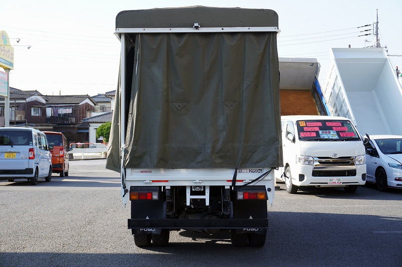 キャンター　「標準幅　ショート」　平ボディー　幌車　積載２９５０ｋｇ　三方開　全低床　幌開閉カーテン式　左電格ミラー　ＥＴＣ　バックカメラ　幌台枠溶接止め　１ナンバー　５速ＭＴ！2